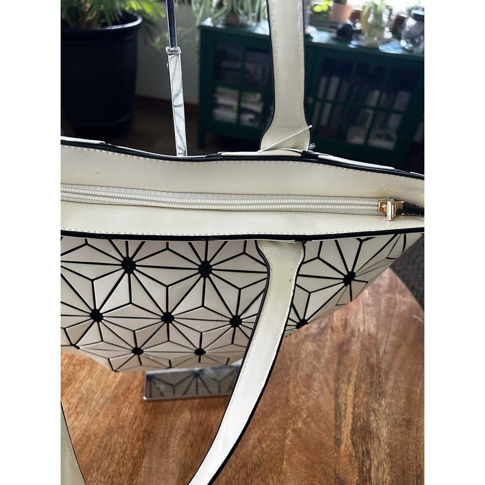 Isabelle Ivory Geometric Tile Handbag Handle Tote Multi Pocket Top Zip New - Picture 4 of 12